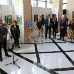 Изложба на художничка със синдром на Даун в Народното събрание отправя послание за равенство за хората с интелектуални затруднения