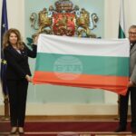 ОБНОВЕНА Президентът Илияна Йотова връчи националния флаг на 35 ата Българска антарктическа експедиция