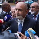ОБНОВЕНА Европейският парламент се използва като инструмент от български евродепутати с ограничена политическа легитимност в собствената им страна, заяви премиерът Радев