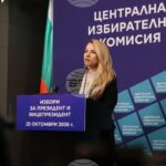 Избирателната активност към 12:00 ч. в страната е 5,8% при общо 385 092 гласували избиратели, съобщи говорителят на ЦИК Стоянка Балова