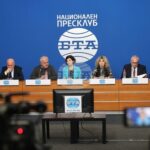 Университетски преподаватели и учени се обявиха против идеята за един учебник по история, по български език и литература и по география и икономика