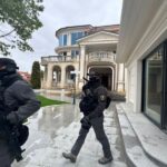11 задържани при акция за източване на ВиК дружество чрез обществени поръчки (СНИМКИ И ВИДЕО)