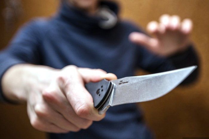 Издирват 14 годишен за нападение с нож над съученик пред училище в Карнобат