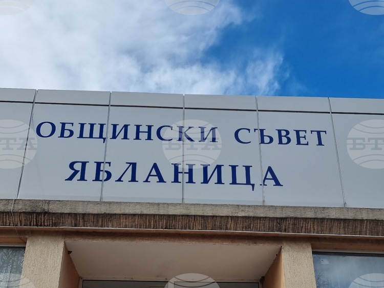 Общинските съветници в Ябланица одобриха да бъдат отдадени под наем помещения в кметството на село Златна Панега