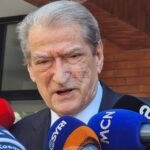 Лидерът на основната опозиционна партия в Албания Сали Бериша обяви национален протест на 31 октомври в подкрепа на протестиращите студенти