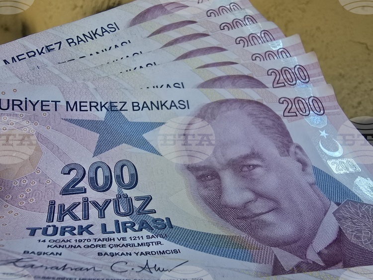 В Турция приеха закон за фондовете след борсовия скандал; близо половин милион инвеститори чакат достъп до сметките и парите си