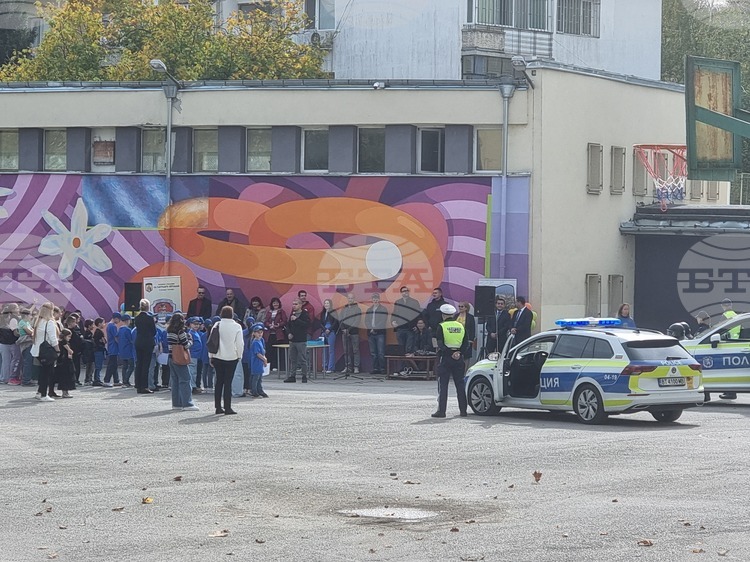 Със занятия на открито във Велико Търново бе открито Детско полицейско управление