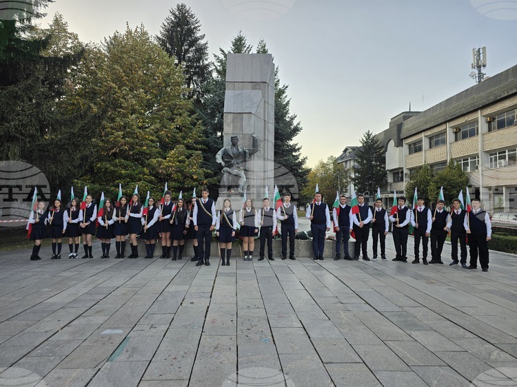 Гоце Делчев отбеляза 114 години от освобождението на града с поклонение пред паметниците на исторически личности и концерт на група „Сигнал“