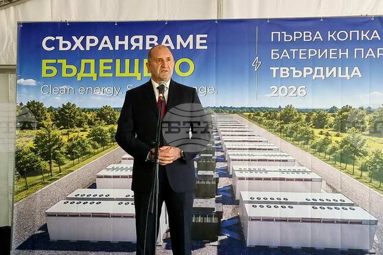 Съхранението на енергия е ключът към бъдещето и условие за икономически растеж, каза премиерът Румен Радев при откриването на батериен парк край Твърдица