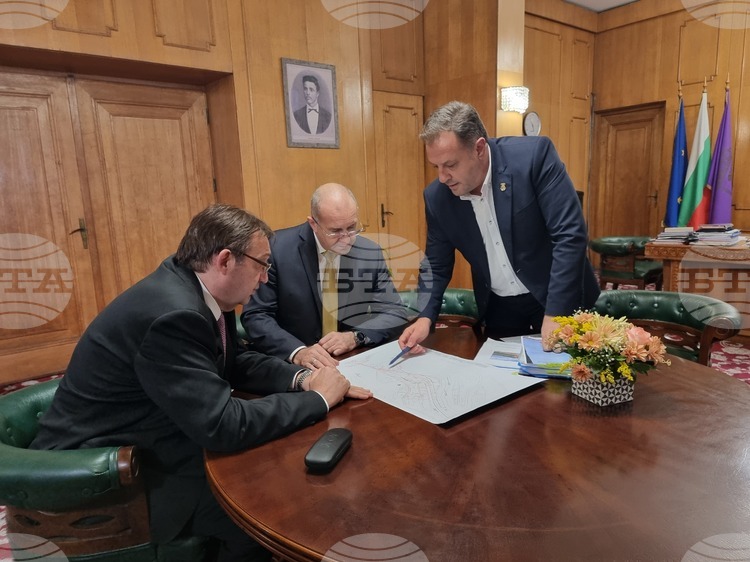 В проектобюджета за догодина ще бъде заложено идейно проектиране и ПУП за цялото трасе от Русе до Маказа, съобщи регионалният министър
