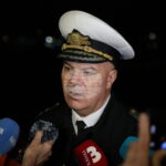 Близо 20 контейнера от ударения от дронове кораб плават в морето, каза командирът на Военноморските сили