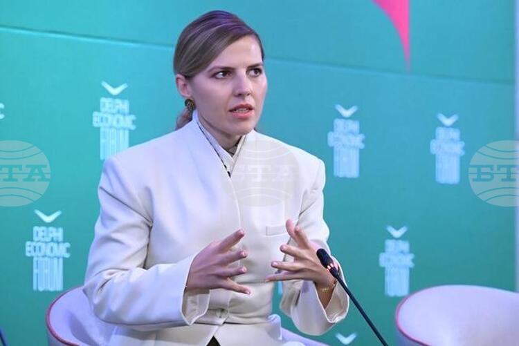 Трябва да дефинираме националните си цели, особено във външната политика, отвъд членството в дадени съюзи, заяви външният министър Петрова