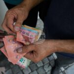Еврото поскъпва с 0,2 на сто до 1,118 долара на фона на по ниски цени на петрола и спад на облигационната доходност