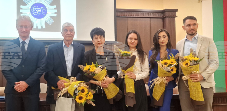 Районната лекарска колегия в Хасково връчи наградите „Лекар на годината 2026“ на утвърдени и млади медици от региона