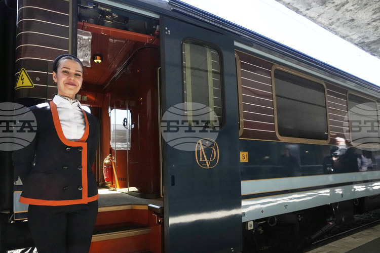 Легендарният влак Ориент експрес пристигна в Истанбул
