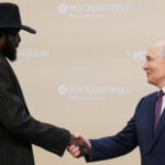 Путин се опитва да ухажва африканските лидери на пищна среща на върха, представяйки Русия като по добър партньор от "колониалния Запад"