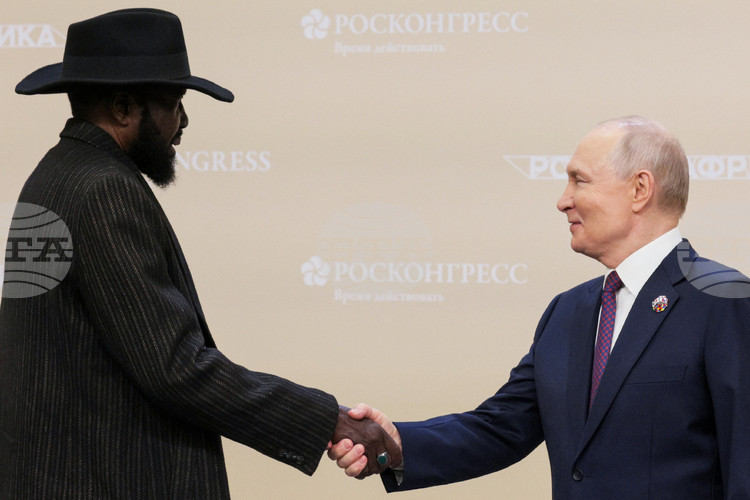 Путин се опитва да ухажва африканските лидери на пищна среща на върха, представяйки Русия като по добър партньор от "колониалния Запад"