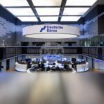 Европейските борси затвориха низходящо на фона на резките колебания в цените на петрола и напрежението около задлъжнялостта на страните