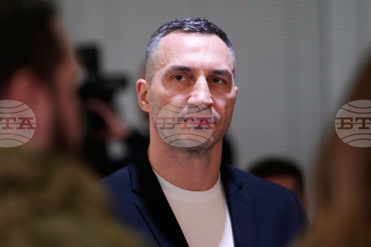 Властите в Киев търсят начини за пресичане на Днепър, докато Русия засилва ударите по мостовете в града