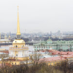 ОБНОВЕНА Един човек е убит, а петима са ранени при украинската атака с дронове срещу Санкт Петербург, съобщи губернаторът