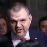 Пеевски предупреди за подготвяни големи публични разходи след изборите