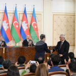 АЗЕРТАДЖ: Церемония по предаване на вече сключени споразумения между Азербайджан и Камбоджа се състоя в Баку