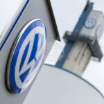„Фолксваген“ планира замразяване на заплатите до 2030 г., съобщава Зюддойче цайтунг