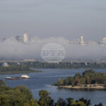 Движението по Южния мост над река Днепър в Киев е изцяло спряно и в двете посоки, съобщиха властите в украинската столица