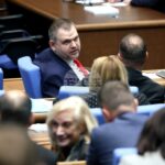 Опитът на министър Шишков да "замете" въпросите ни за съмнителни схеми при поръчките за мантинели е несръчен кризисен пиар, казаха от ДПС