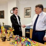 Министър Георги Вълчев се срещна с ученика Валентин Кирилов, който е със златни медали от математически състезания в Япония, Виетнам и Хонконг