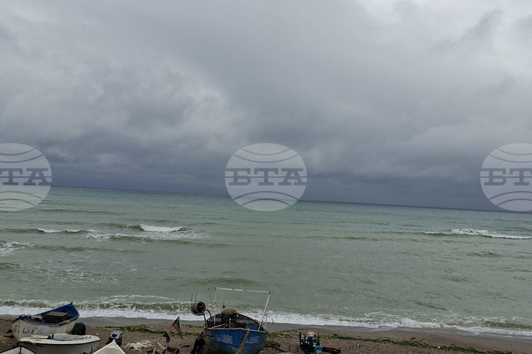 Румънските власти разследват причините за пожар на танкер в Черно море, не е ясно дали е бил поразен от дрон