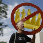 Митинги на противници на Тръмп призоваха за ранно гласуване на междинните избори в САЩ