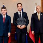 ОБНОВЕНА Генералният секретар на НАТО разговаря с българския премиер Румен Радев и с румънския президент Никушор Дан
