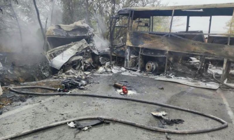 Нова тежка катастрофа: Две жертви след сблъсък между два камиона, запали се и международен автобус