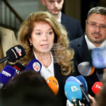 Илюзия е, че ако не гласуват гражданите, можем да променим нещо в страната, каза Илияна Йотова