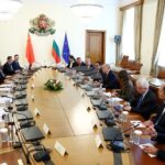 ОБНОВЕНА България предоставя отлични условия за инвестиции, каза премиерът Румен Радев пред китайския външен министър