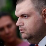 Делян Пеевски поиска Румен Радев да освободи председателя на парламента заради инцидента между служител на НСО и журналист