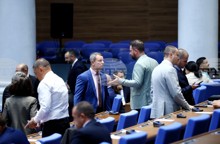 Парламентът обсъжда на второ четене промени в Кодекса за застраховането