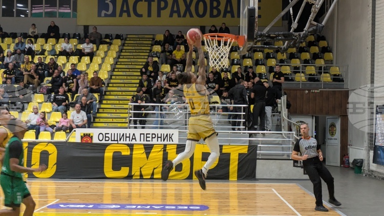 Миньор 2015 Перник с трета поредна победа, записа успех като домакин срещу Берое Стара Загора