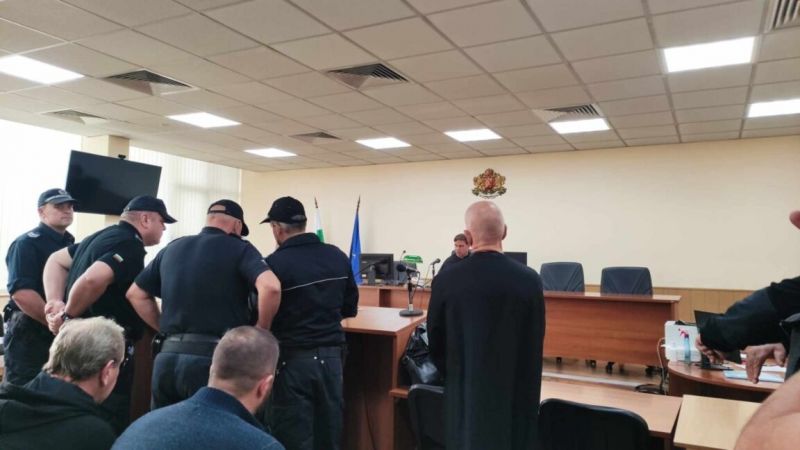 Трагедията в Пловдив: 14 годишното момче само съобщило за убийството на майка си