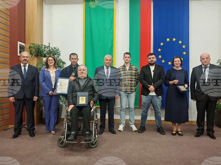 Севлиево отбеляза Петковден с тържествена сесия и връчване на почетни знаци